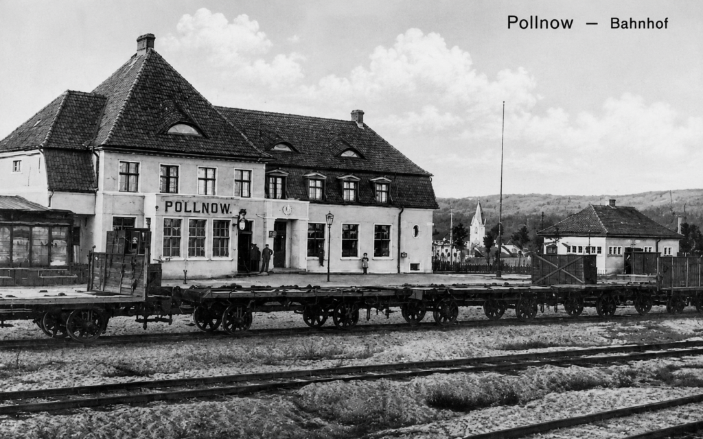 Polanów (Pollnow). Budynek drugiej stacji kolei normalnotorowej. Po 1921 roku. Karta pocztowa w zbiorach autora.