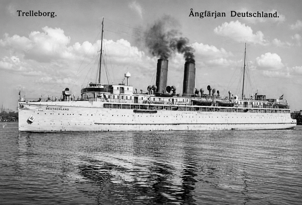 Prom parowy Deutschland na Linii Królewskiej („Königslinie”) na trasie Trelleborg – Sassnitz, zdjęcie prawdopodobnie wykonane w porcie Trelleborg (między 1909 a 1920), fot.: nn, DP, źródło: https://commons.wikimedia.org/wiki/File:Dampffaehre_Deutschland_1909.jpg