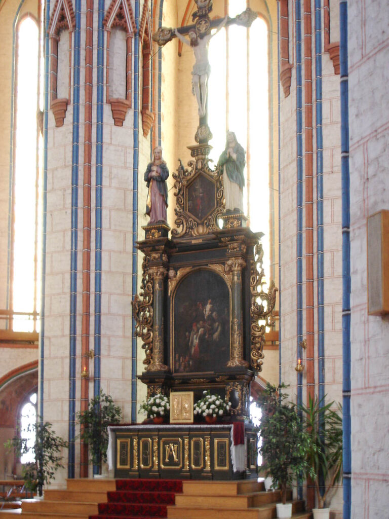 Kolegiata NMP Królowej Świata w Stargardzie. Ołtarz, 2005, Fot. Politykstargard (źródło: https://commons.wikimedia.org/wiki/File:Stargard_Kolegiata_O%C5%82tarz.JPG ), GFDL